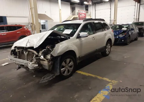 2011 Subaru Outback 2.5I Premium z USA, uszkodzony, nr VIN 4S4BRBCC9B3347209